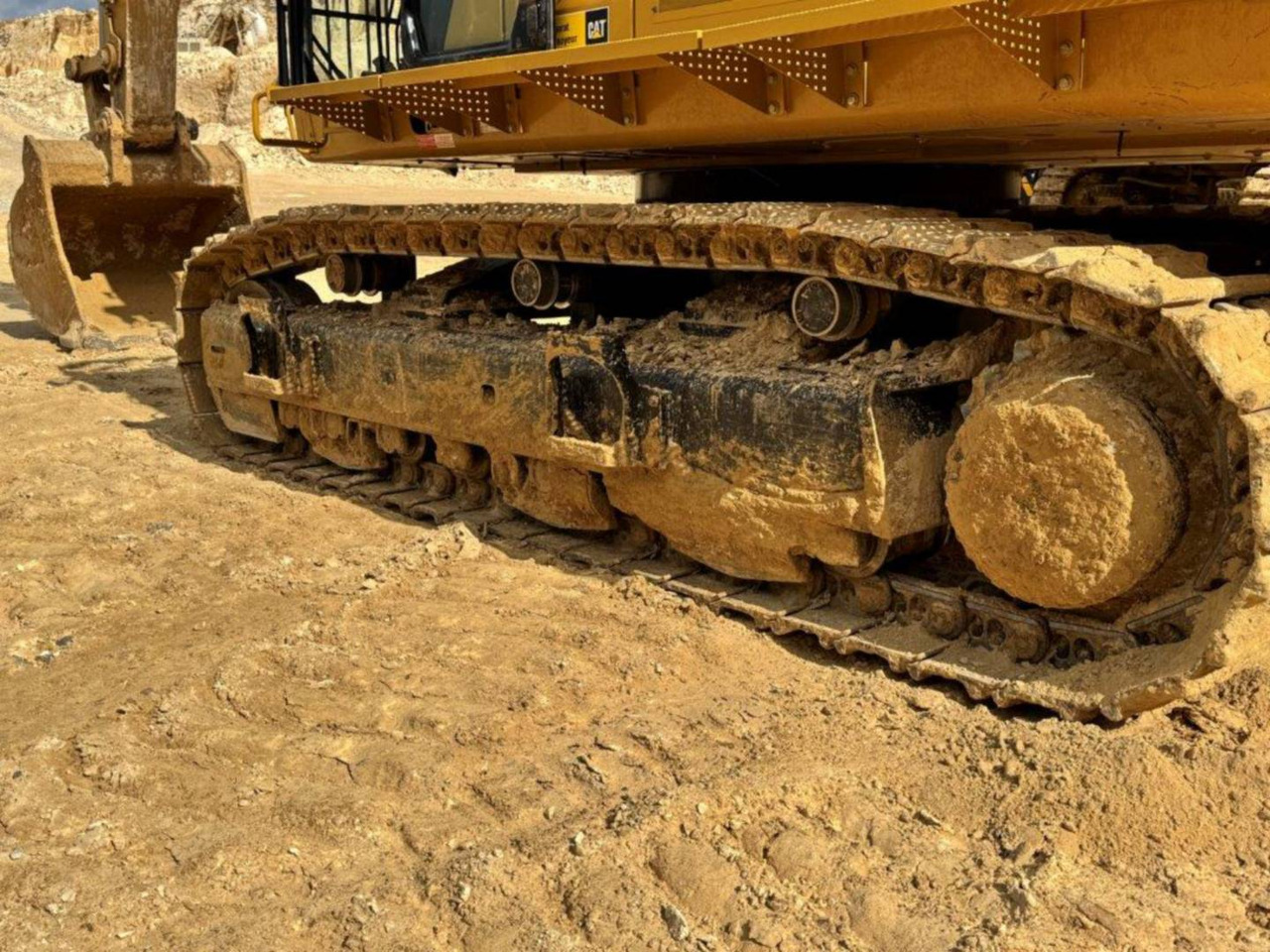 Crawler excavator CAT 374-07: picture 13