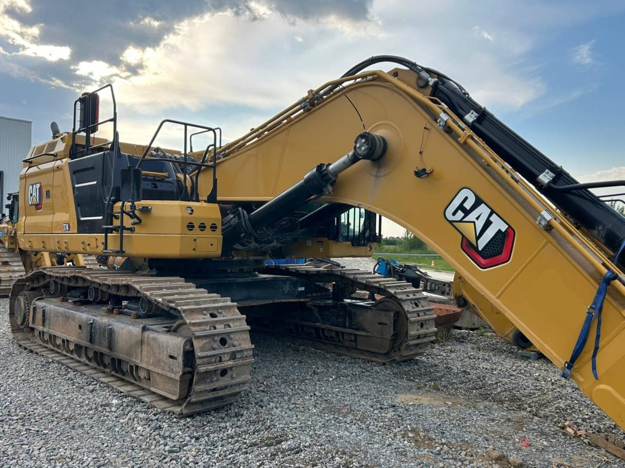 CAT 374 - Crawler excavator: picture 2 CAT 374 - Crawler excavator: picture 2