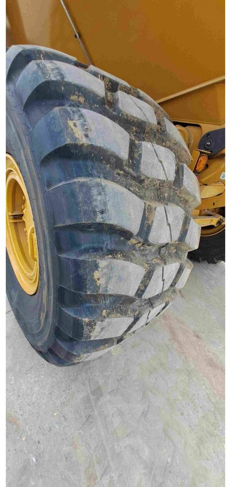 Articulated dumper CAT 730: picture 9