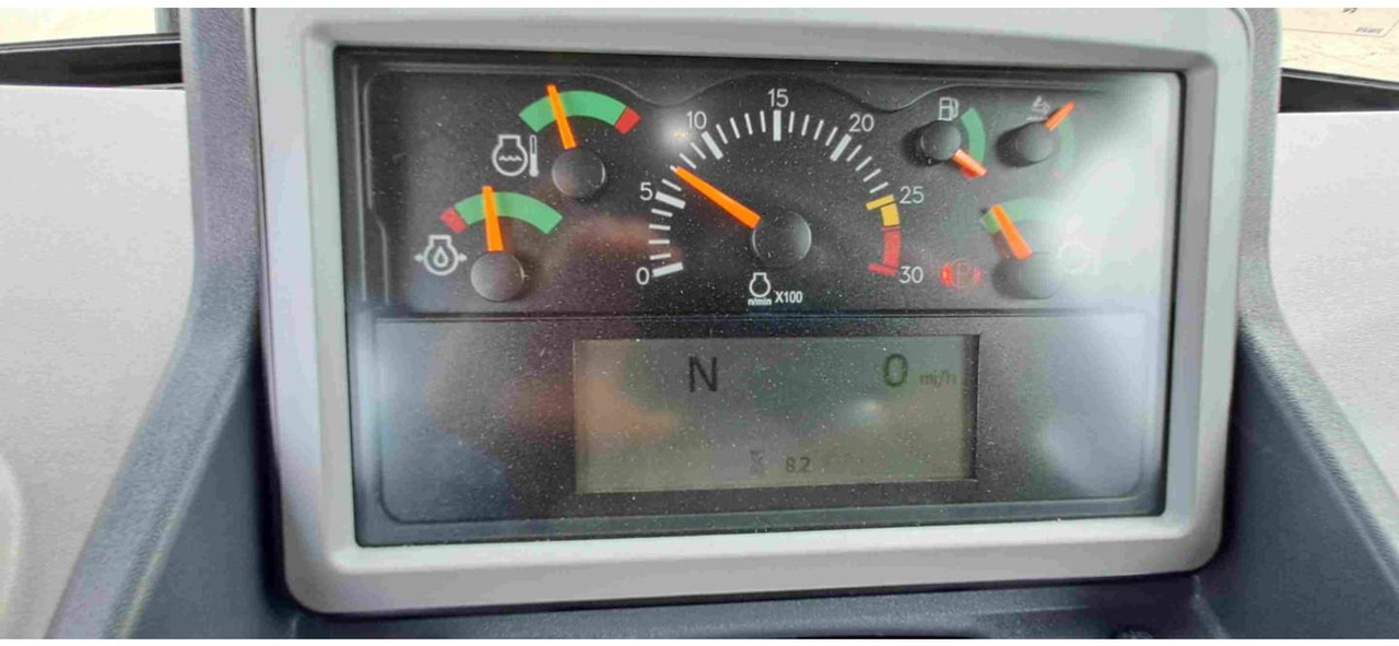 Articulated dumper CAT 730: picture 16