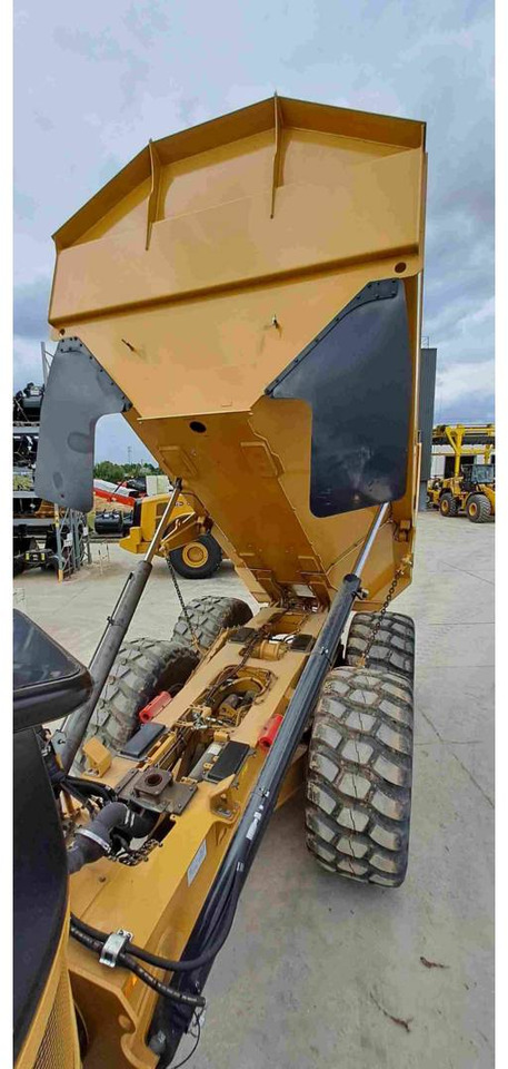 Articulated dumper CAT 730: picture 12
