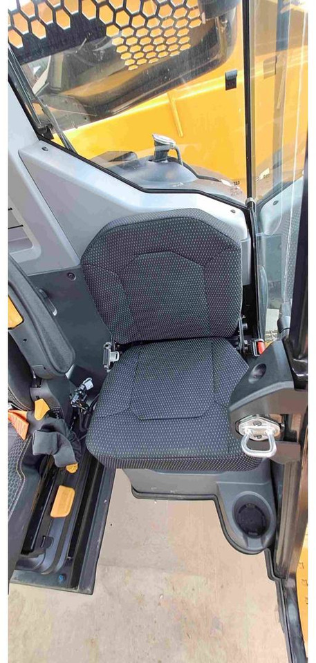 Articulated dumper CAT 730: picture 29