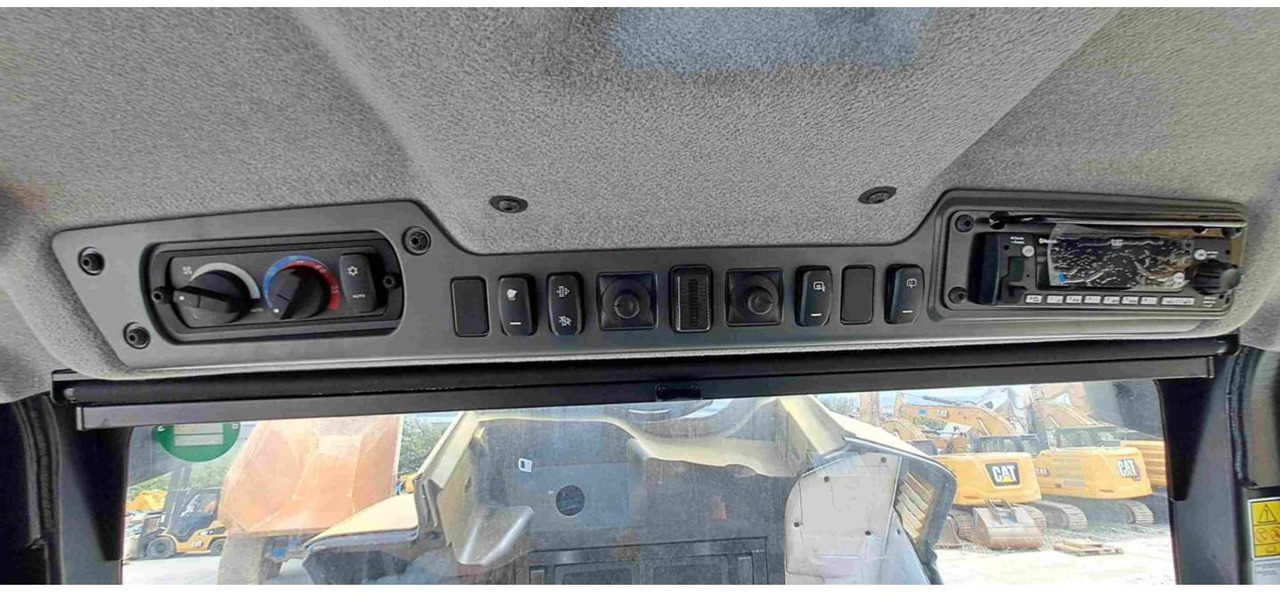 Articulated dumper CAT 730: picture 14