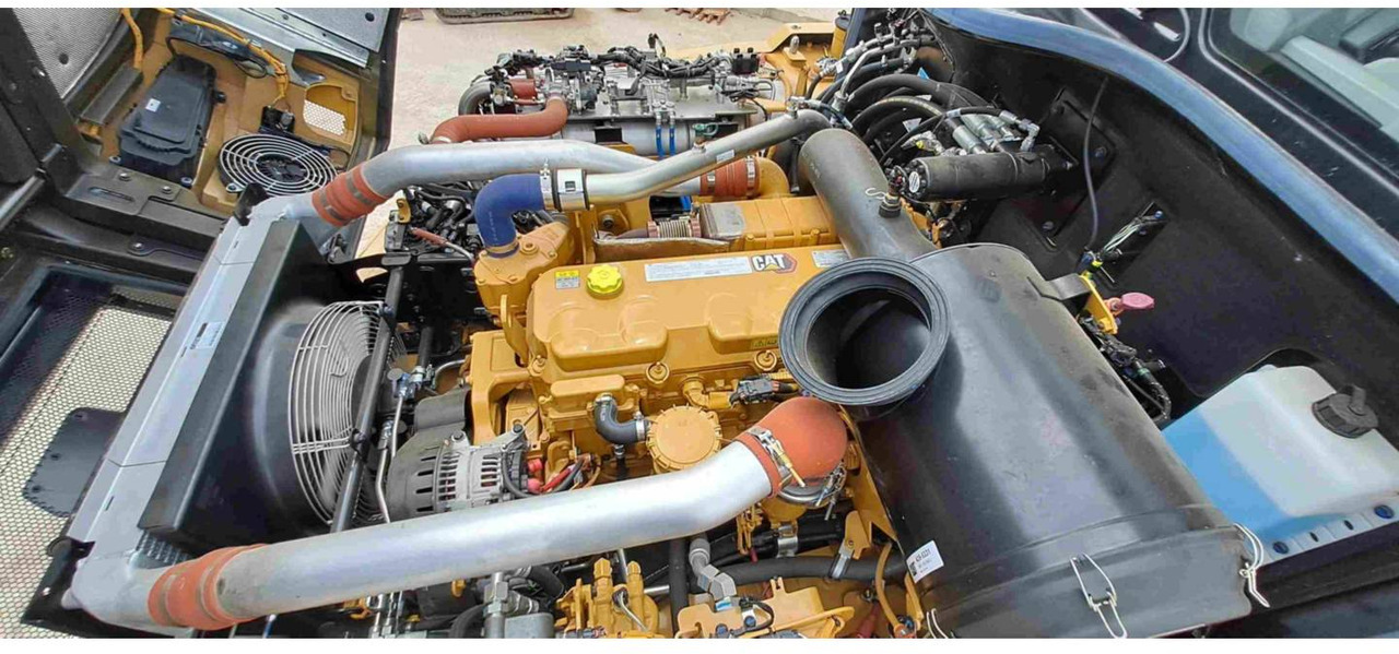 Articulated dumper CAT 730: picture 28