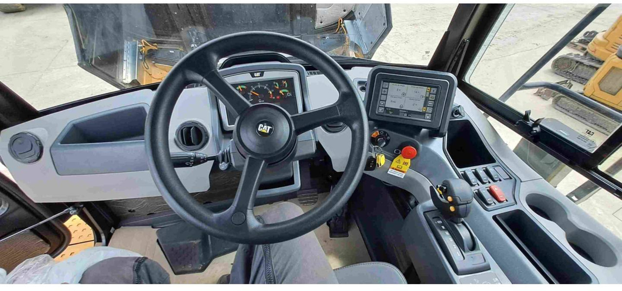 Articulated dumper CAT 730: picture 23