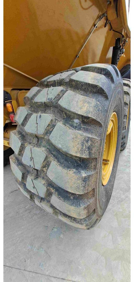 Articulated dumper CAT 730: picture 10