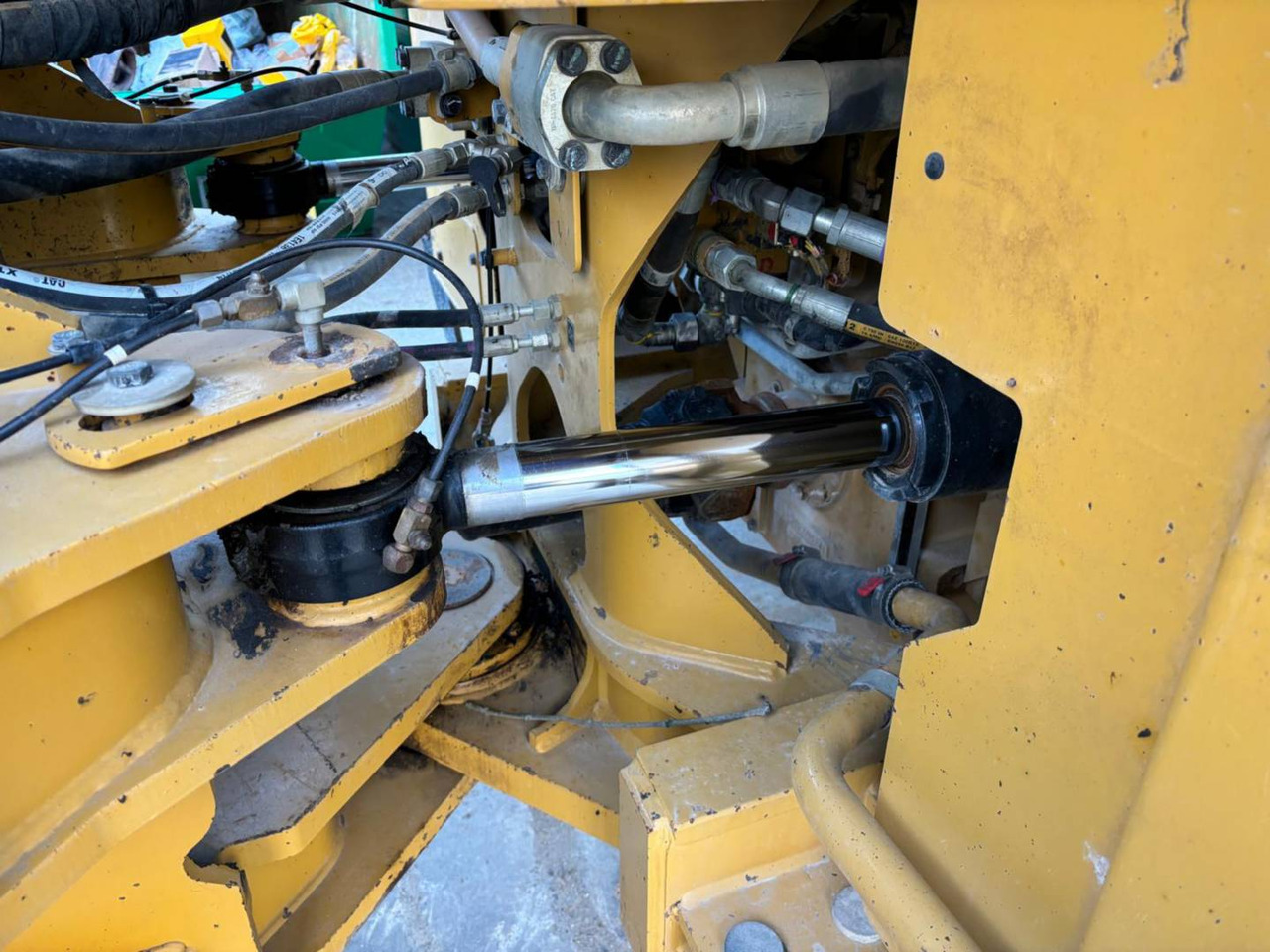 Wheel loader CAT 972K: picture 15