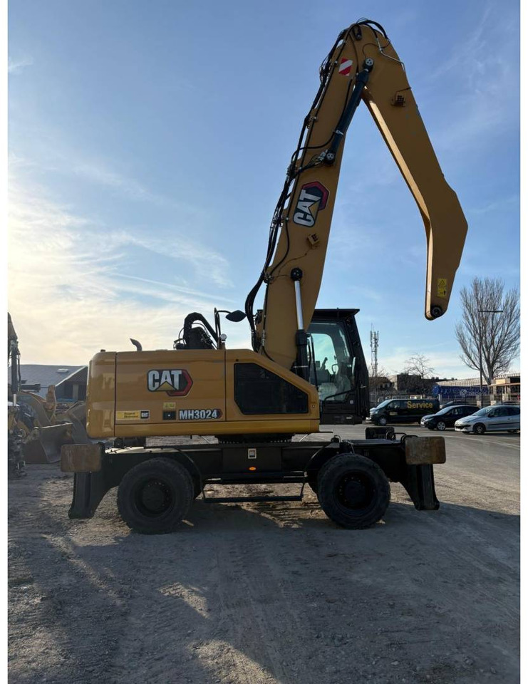 Wheel excavator CAT MH3024: picture 9