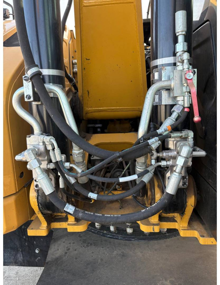 Wheel excavator CAT MH3024: picture 11