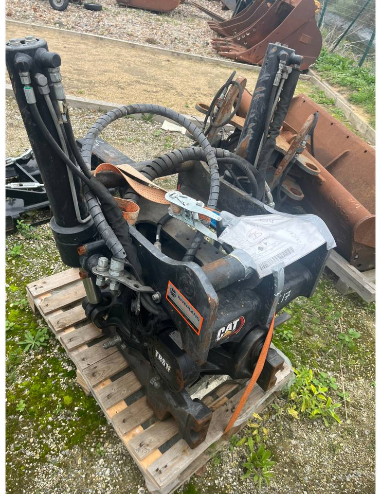 CAT TRS18/S70/S70 - Tiltrotator: picture 1 CAT TRS18/S70/S70 - Tiltrotator: picture 1