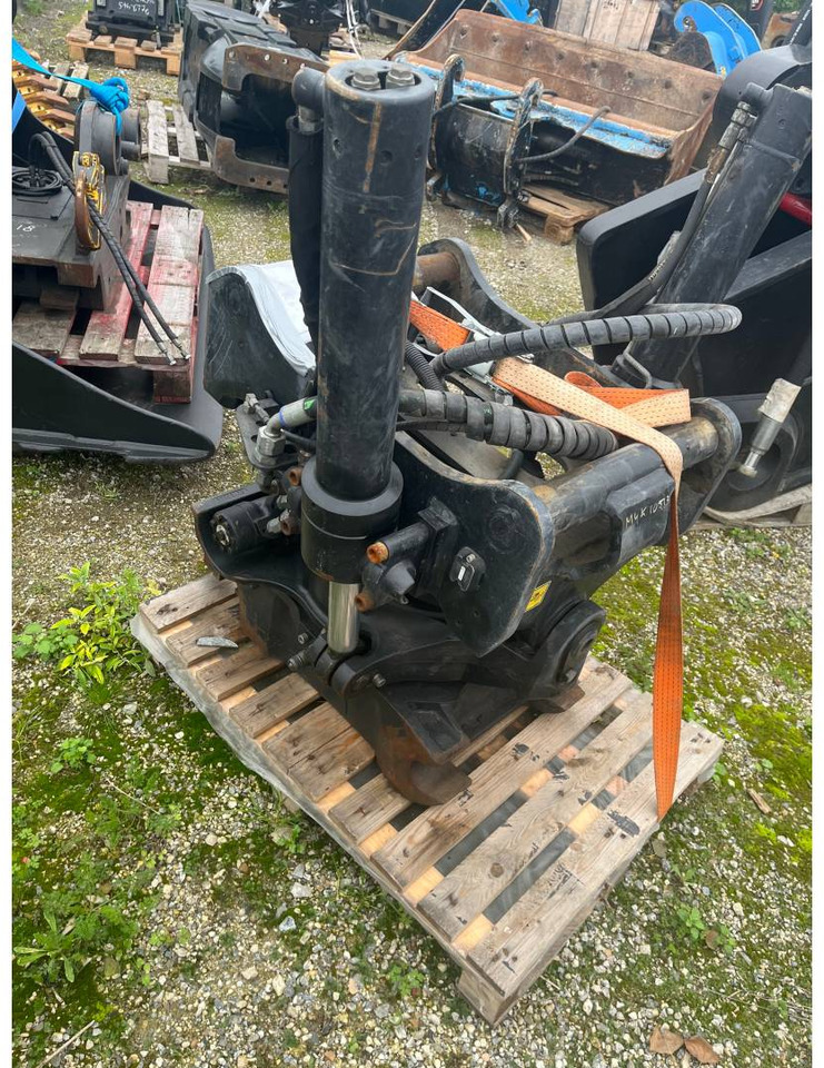 CAT TRS18/S70/S70 - Tiltrotator: picture 2 CAT TRS18/S70/S70 - Tiltrotator: picture 2