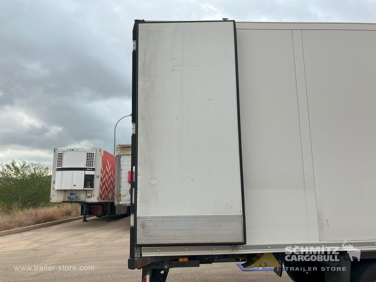 Isothermal semi-trailer SCHMITZ Semiremolque Frigo Standard: picture 6