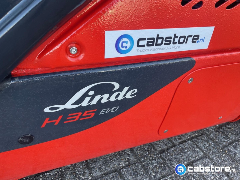 Diesel forklift Linde H35D-02 Heftruck - Bouwjaar 2013 - Draaiuren 6892 - Diesel - Side Shift - Freelift - Doorrij hoogte 217 cm !!: picture 6 Diesel forklift Linde H35D-02 Heftruck - Bouwjaar 2013 - Draaiuren 6892 - Diesel - Side Shift - Freelift - Doorrij hoogte 217 cm !!: picture 6