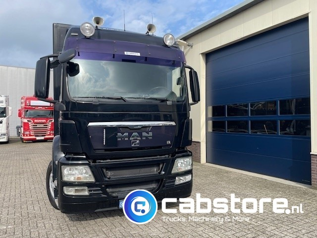 MAN TGS 18.360 4X2 BL Euro 4 - zijlader - Bouwjaar 2008 - Automaat - 2.000 kg laadklep - AHW koppeling - Box truck: picture 3 MAN TGS 18.360 4X2 BL Euro 4 - zijlader - Bouwjaar 2008 - Automaat - 2.000 kg laadklep - AHW koppeling - Box truck: picture 3