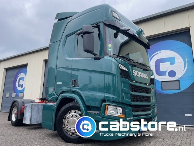 Scania R450 Scania R450 A4X2NA Euro 6 - RETARDER - Highline - Year 2017 - PTO prepared - Km 823.732 - Tractor unit: picture 3 Scania R450 Scania R450 A4X2NA Euro 6 - RETARDER - Highline - Year 2017 - PTO prepared - Km 823.732 - Tractor unit: picture 3