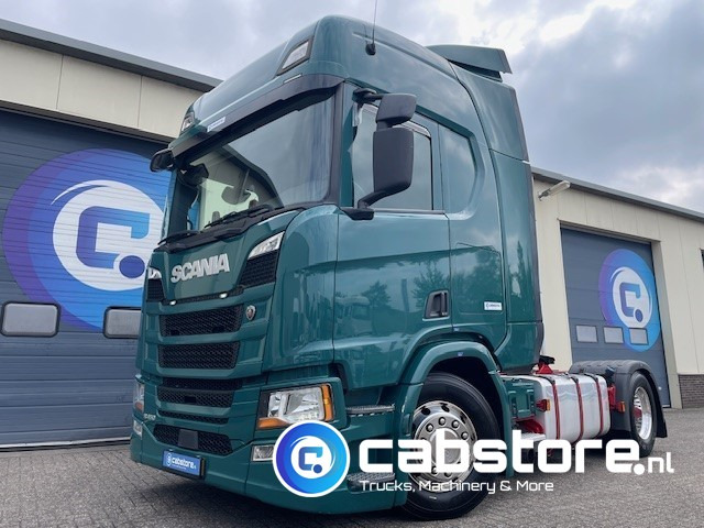 Scania R450 Scania R450 A4X2NA Euro 6 - RETARDER - Highline - Year 2017 - PTO prepared - Km 823.732 - Tractor unit: picture 1 Scania R450 Scania R450 A4X2NA Euro 6 - RETARDER - Highline - Year 2017 - PTO prepared - Km 823.732 - Tractor unit: picture 1
