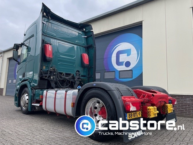 Scania R450 Scania R450 A4X2NA Euro 6 - RETARDER - Highline - Year 2017 - PTO prepared - Km 823.732 - Tractor unit: picture 2 Scania R450 Scania R450 A4X2NA Euro 6 - RETARDER - Highline - Year 2017 - PTO prepared - Km 823.732 - Tractor unit: picture 2