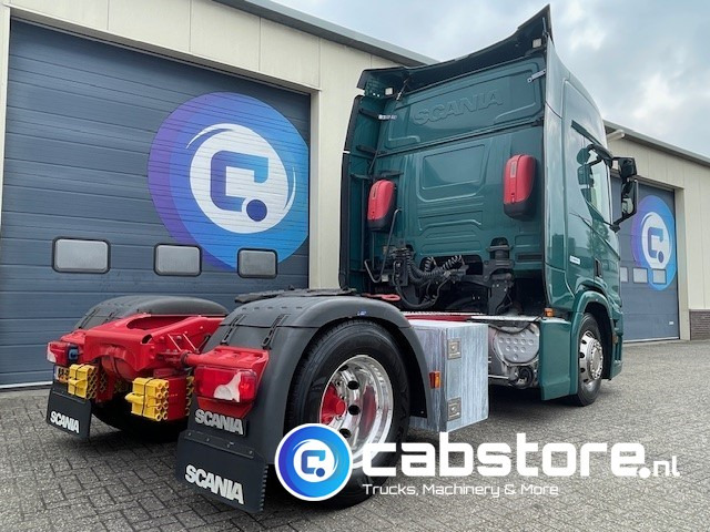 Scania R450 Scania R450 A4X2NA Euro 6 - RETARDER - Highline - Year 2017 - PTO prepared - Km 823.732 - Tractor unit: picture 4 Scania R450 Scania R450 A4X2NA Euro 6 - RETARDER - Highline - Year 2017 - PTO prepared - Km 823.732 - Tractor unit: picture 4