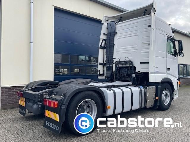 Volvo FH 400 4X2 Euro 5 - VEB+ Brake - Globetrotter - I-Shift - 2 tanks - Bouwjaar 2007 - Km 1.097.798 - Tractor unit: picture 4 Volvo FH 400 4X2 Euro 5 - VEB+ Brake - Globetrotter - I-Shift - 2 tanks - Bouwjaar 2007 - Km 1.097.798 - Tractor unit: picture 4