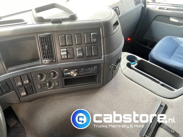 Box van Volvo FM9 4X2R FAL9.0 RAD-A4  Volvo FM300 4x2 Euro 5 bakwagen - Schuifzeilen - Laadklep 2000 kg - Bouwjaar 2008 - Kooi-Aap heftruck: picture 11
