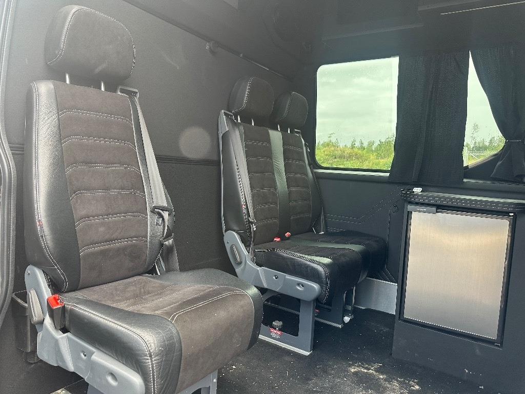 Iveco Daily 35S16A8 1+5 hlö retkeilyauto - Panel van: picture 5 Iveco Daily 35S16A8 1+5 hlö retkeilyauto - Panel van: picture 5