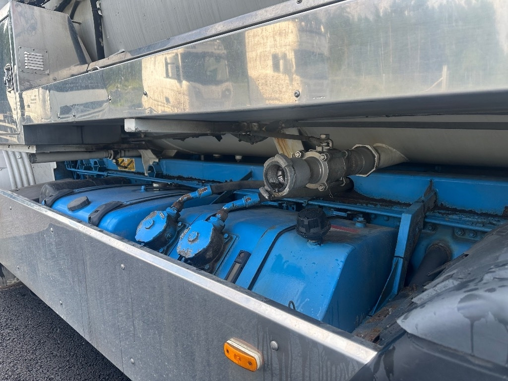 Scania P340 6x2*4 - Vacuum truck: picture 5 Scania P340 6x2*4 - Vacuum truck: picture 5