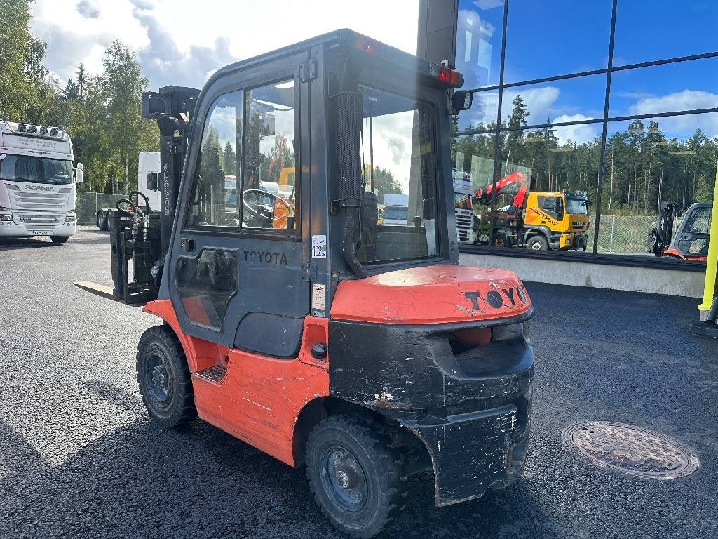 Toyota 02-7 FDF 25 - Diesel forklift: picture 4 Toyota 02-7 FDF 25 - Diesel forklift: picture 4