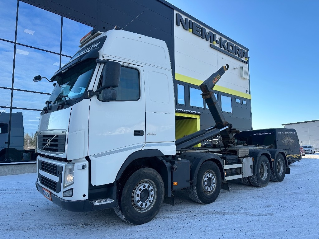 Volvo FH 540 8x4 - Hook lift truck: picture 1 Volvo FH 540 8x4 - Hook lift truck: picture 1