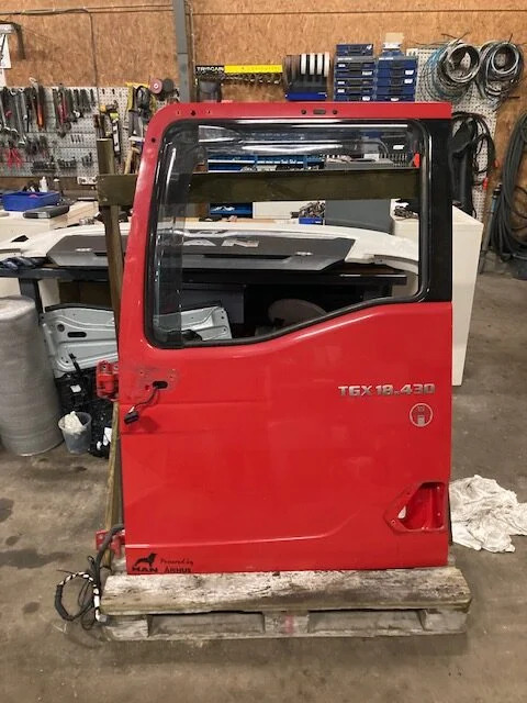 MAN Door – MAN 81.62600-4137 - Body and exterior for Truck: picture 1 MAN Door – MAN 81.62600-4137 - Body and exterior for Truck: picture 1