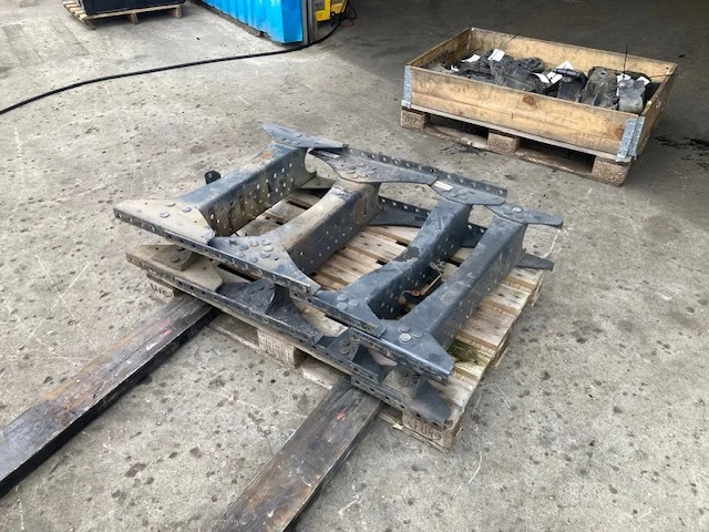 Volvo Cross member – Volvo 22372149 – Volvo 22808803 - Frame/ Chassis for Truck: picture 2 Volvo Cross member – Volvo 22372149 – Volvo 22808803 - Frame/ Chassis for Truck: picture 2