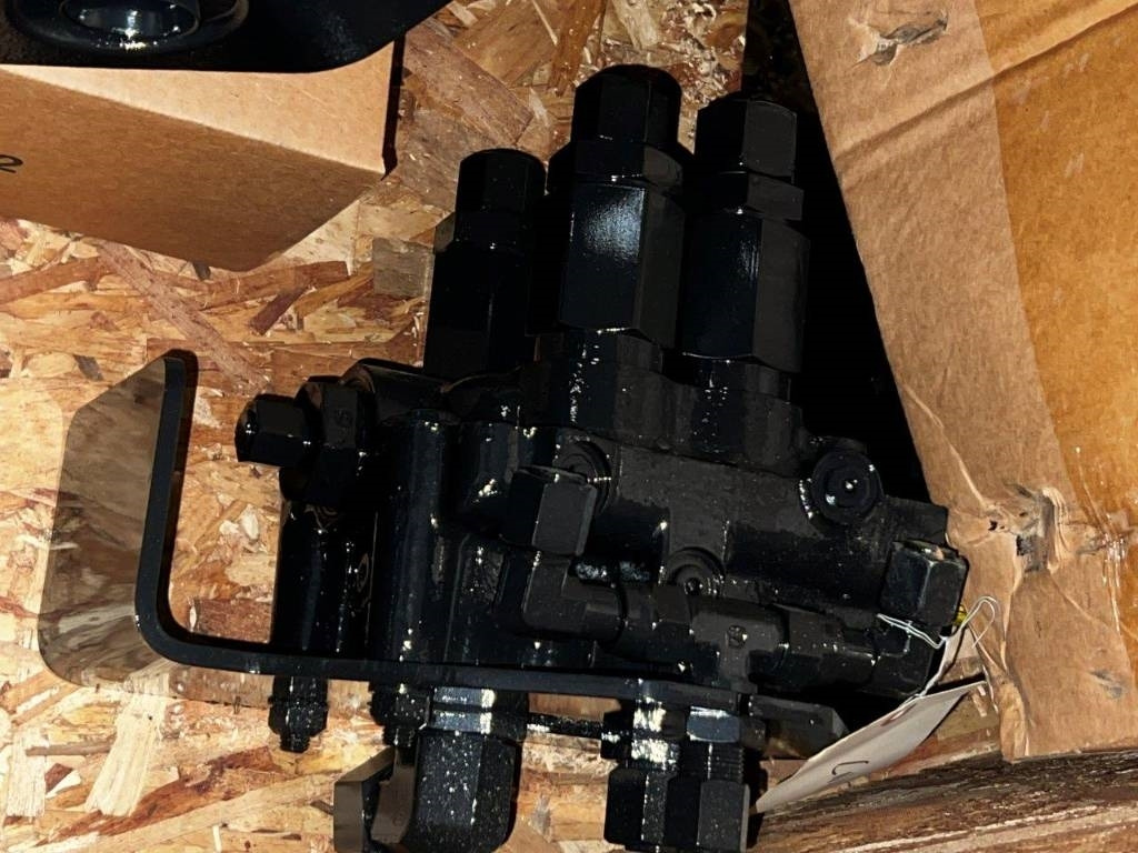 CNH Hydraulic drive - CNH - MG18 - Frame/ Chassis for Agricultural machinery: picture 5 CNH Hydraulic drive - CNH - MG18 - Frame/ Chassis for Agricultural machinery: picture 5