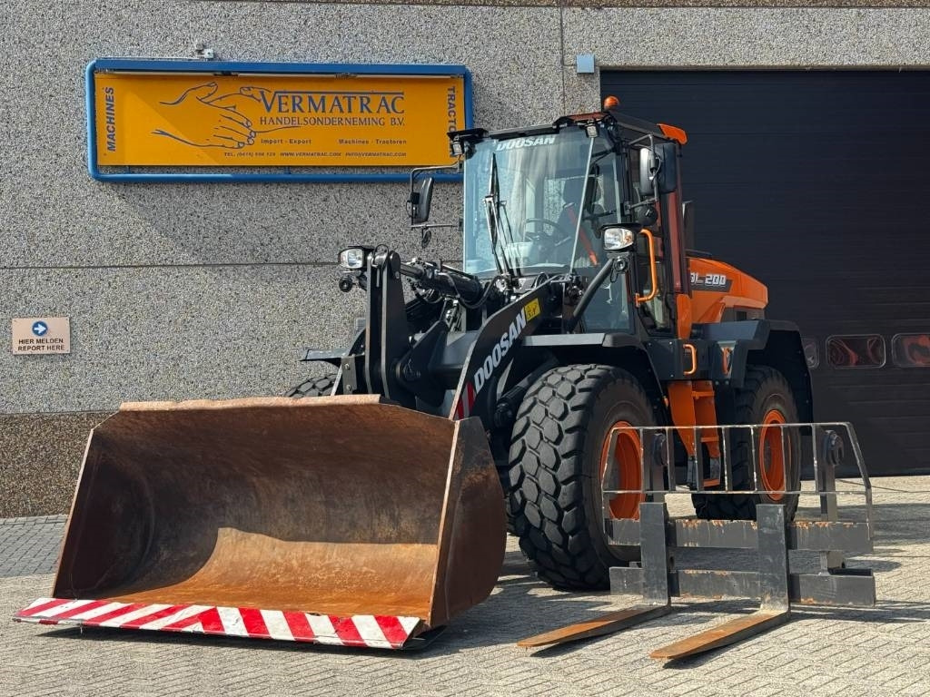 Doosan DEVELON / DOOSAN DL200-7, central lubrication, 202 - Skid steer loader: picture 2 Doosan DEVELON / DOOSAN DL200-7, central lubrication, 202 - Skid steer loader: picture 2