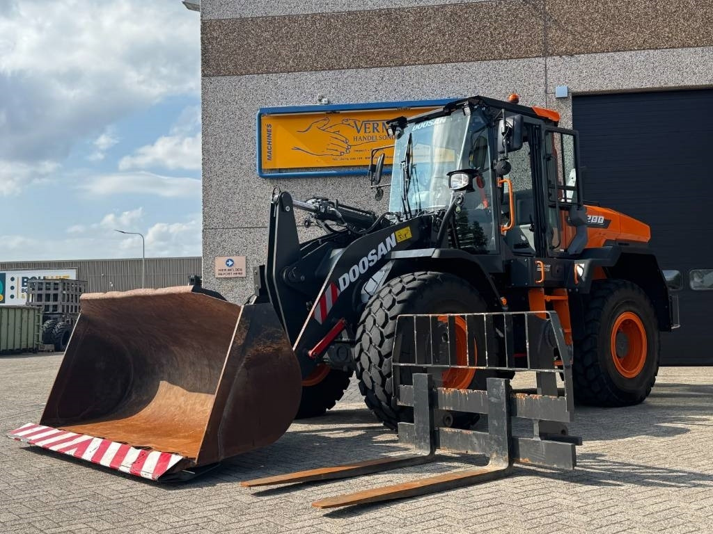 Doosan DEVELON / DOOSAN DL200-7, central lubrication, 202 - Skid steer loader: picture 1 Doosan DEVELON / DOOSAN DL200-7, central lubrication, 202 - Skid steer loader: picture 1