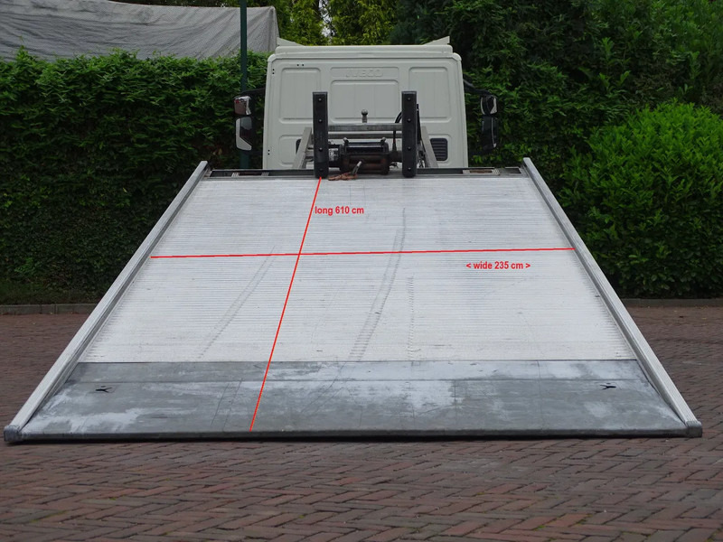 Iveco Eurocargo 120E25 I Abschleppwagen / Towtruck I Full Air I 31.000KM! I Winch I Euro 5 I Leather I Bed - Tow truck: picture 3 Iveco Eurocargo 120E25 I Abschleppwagen / Towtruck I Full Air I 31.000KM! I Winch I Euro 5 I Leather I Bed - Tow truck: picture 3