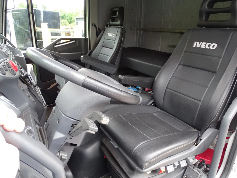 Iveco Eurocargo 120E25 I Abschleppwagen / Towtruck I Full Air I 31.000KM! I Winch I Euro 5 I Leather I Bed - Tow truck: picture 5 Iveco Eurocargo 120E25 I Abschleppwagen / Towtruck I Full Air I 31.000KM! I Winch I Euro 5 I Leather I Bed - Tow truck: picture 5