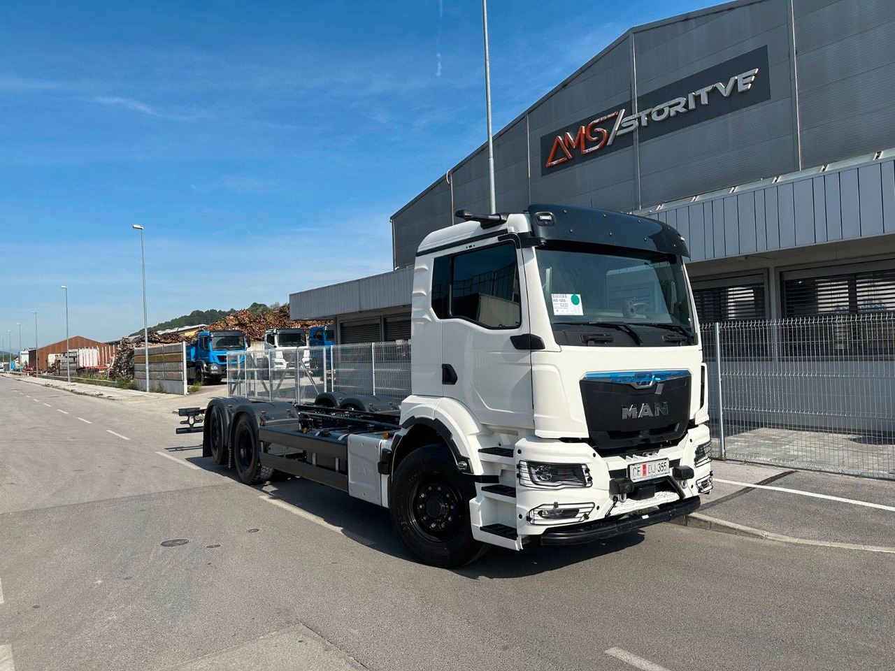 MAN TGS 26.520 6X2H-4BL Lenk-Lift 2xNebenantrieb - Cab chassis truck: picture 1 MAN TGS 26.520 6X2H-4BL Lenk-Lift 2xNebenantrieb - Cab chassis truck: picture 1