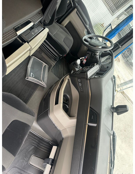 Cab chassis truck MAN TGX 26.440: picture 8