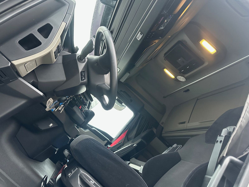 MAN TGX 18.400 LL SA - Tractor unit: picture 5 MAN TGX 18.400 LL SA - Tractor unit: picture 5