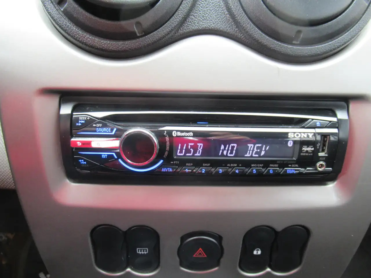 Car Dacia Sandero Sandero 1.2i Ambiance: picture 11