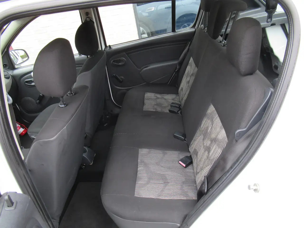 Car Dacia Sandero Sandero 1.2i Ambiance: picture 7