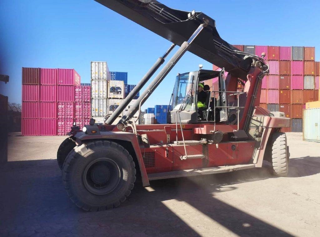 Kalmar DRG100-54S6 - Reach stacker: picture 3 Kalmar DRG100-54S6 - Reach stacker: picture 3