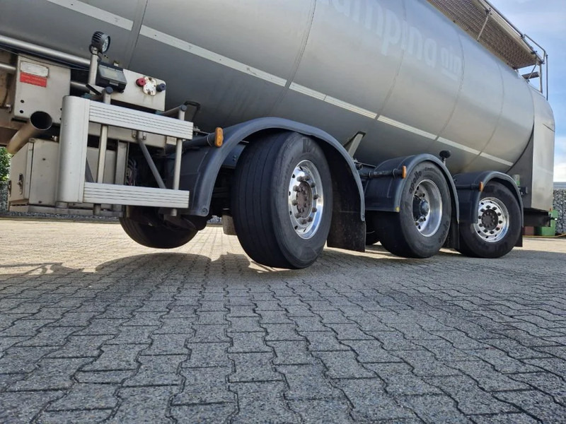 G.magyar 36000 liter geïsoleerde intra / melk tankoplegger met VSE Besturing en pomp - Tank semi-trailer: picture 5 G.magyar 36000 liter geïsoleerde intra / melk tankoplegger met VSE Besturing en pomp - Tank semi-trailer: picture 5