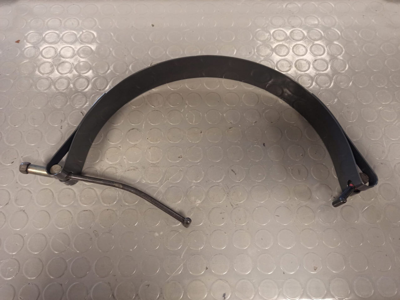 SCANIA BAND CLAMP 1724863 - Frame/ Chassis for Truck: picture 1 SCANIA BAND CLAMP 1724863 - Frame/ Chassis for Truck: picture 1