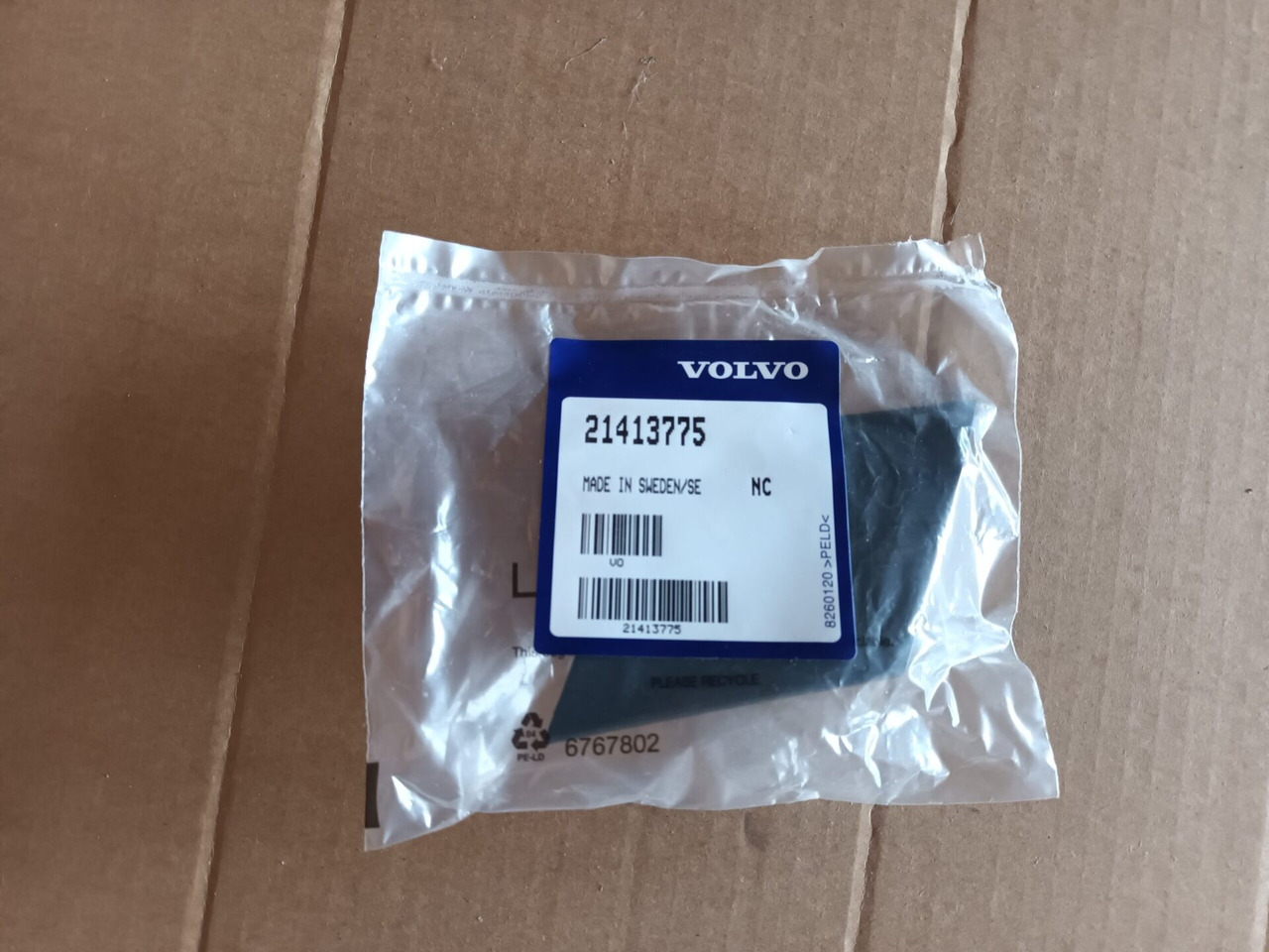 VOLVO LAMP LID RIGHT 21413775 - Lights/ Lighting for Truck: picture 2 VOLVO LAMP LID RIGHT 21413775 - Lights/ Lighting for Truck: picture 2