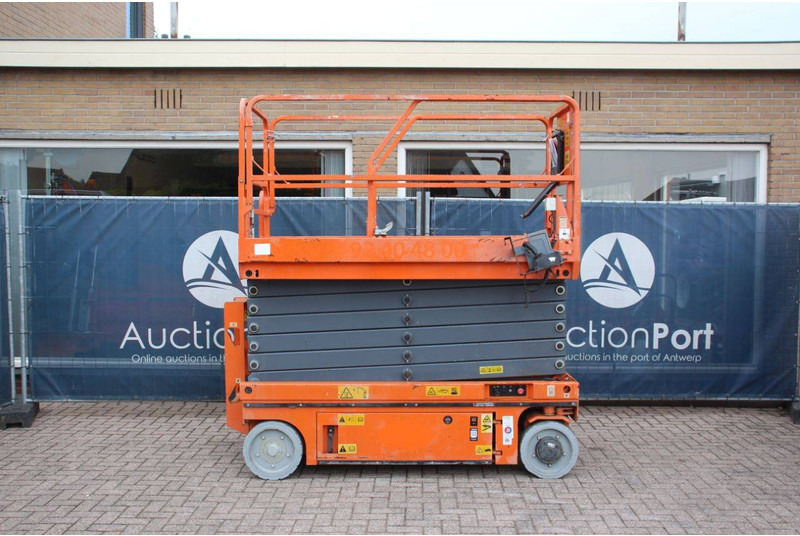 12M - Scissor lift: picture 2 12M - Scissor lift: picture 2
