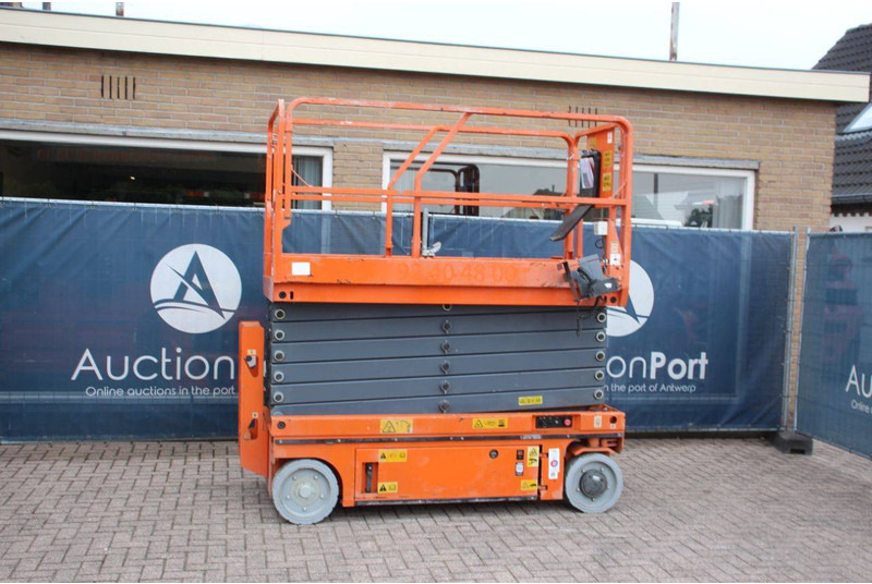 12M - Scissor lift: picture 1 12M - Scissor lift: picture 1