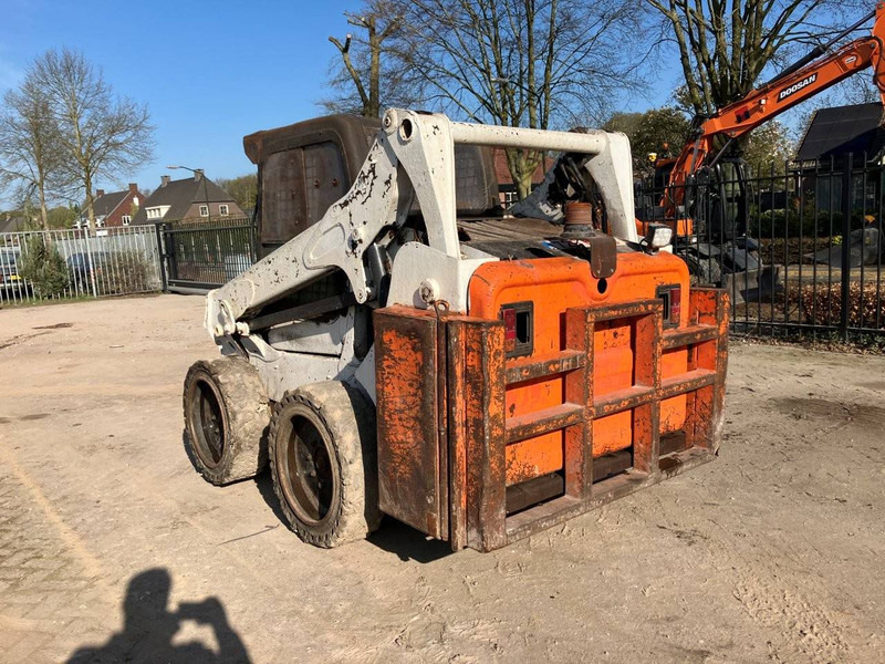 Bobcat S590 - Wheel loader: picture 3 Bobcat S590 - Wheel loader: picture 3