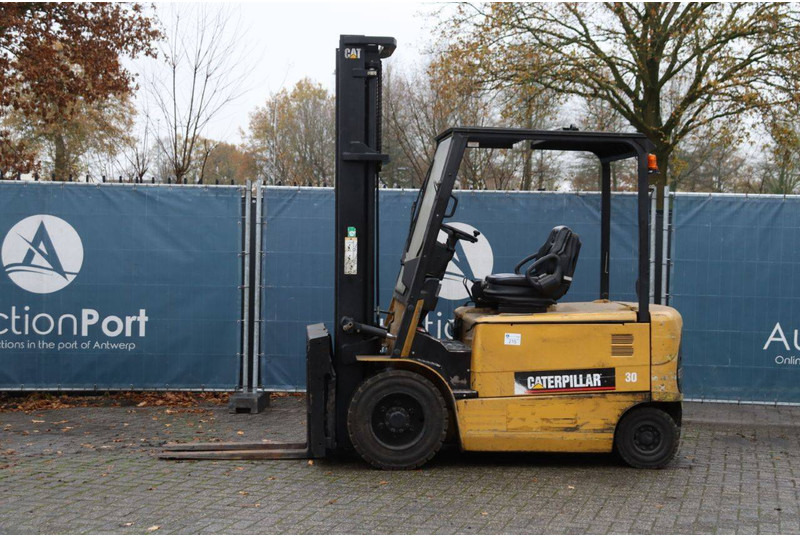 Caterpillar EP30K - Electric forklift: picture 1 Caterpillar EP30K - Electric forklift: picture 1