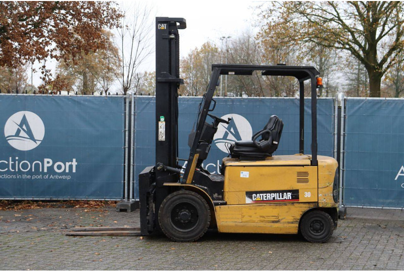 Caterpillar EP30K - Electric forklift: picture 2 Caterpillar EP30K - Electric forklift: picture 2