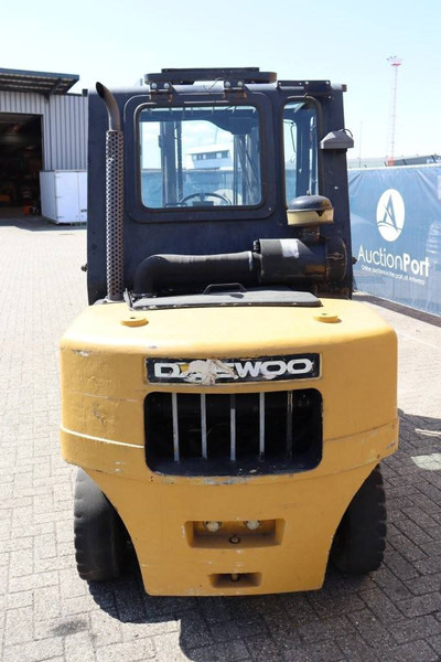 Daewoo D40S-2 - Diesel forklift: picture 5 Daewoo D40S-2 - Diesel forklift: picture 5